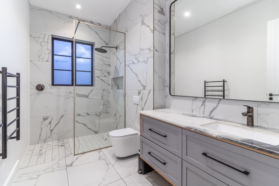 5 Bedroom Property for Sale in Val De Vie Estate Western Cape